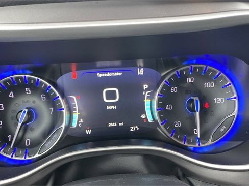 Used 2026 Chrysler Pacifica Select image 12