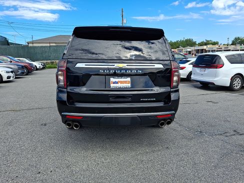 Used 2024 Chevrolet Suburban Premier w/ Premium Package AWD/4WD image 5