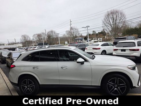 Used 2025 Mercedes-Benz GLC 350e 4MATIC image 8