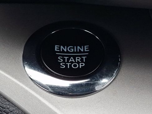 Used 2023 Ford Explorer XLT image 27