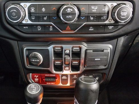 Certified 2021 Jeep Gladiator Mojave image 17