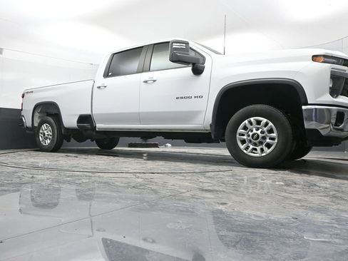 Used 2024 Chevrolet Silverado 2500 LT w/ Convenience Package image 45