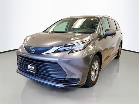 Used 2021 Toyota Sienna LE image 41