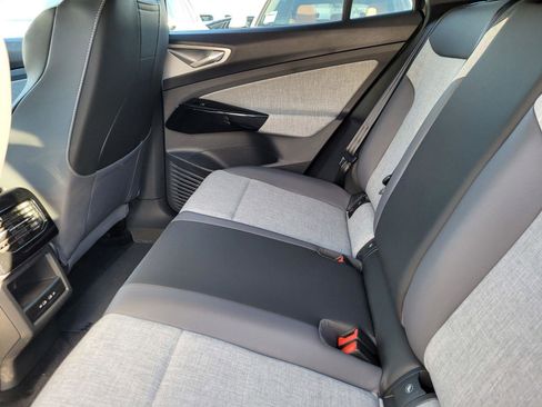 New 2025 Volkswagen ID.4 Pro image 12
