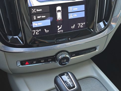 Used 2022 Volvo V60 T5 Cross Country w/ Advanced Package image 21