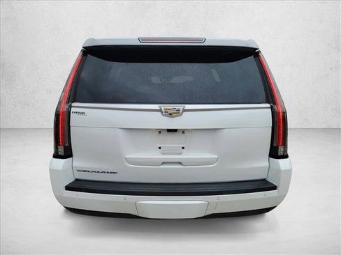 Used 2017 Cadillac Escalade Platinum image 7