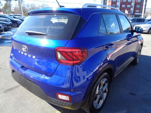 Used 2023 Hyundai Venue Limited image 16