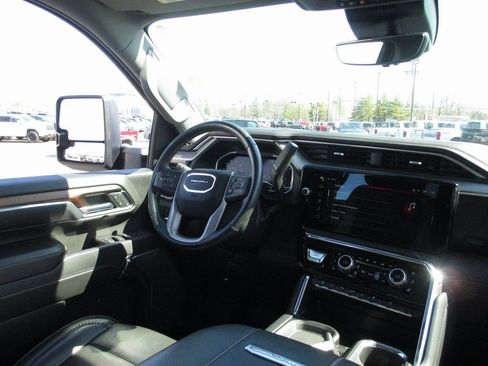 Used 2024 GMC Sierra 2500 Denali w/ Denali Reserve Package image 25