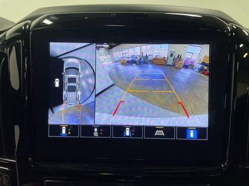 Used 2022 Chevrolet Traverse RS image 17