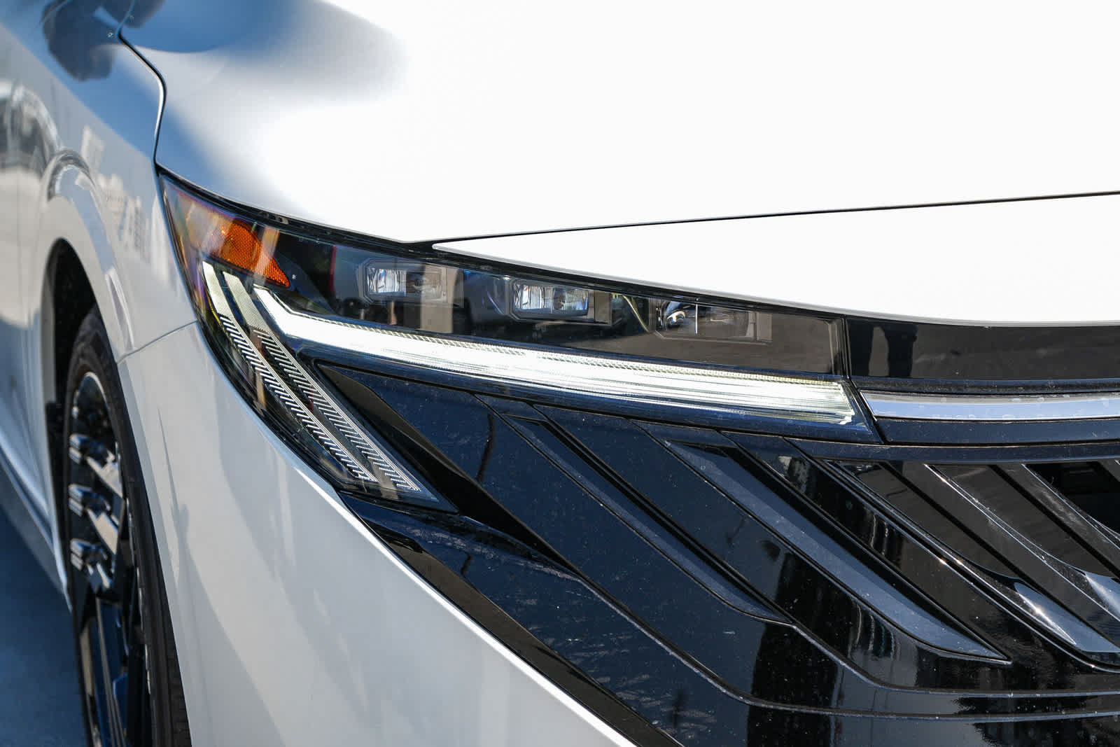 New 2027 Nissan Sentra SR w/ SR Premium Package FWD image 4