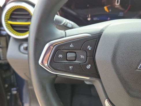 Used 2024 Chevrolet Trax LT w/ LT Convenience Package FWD image 25