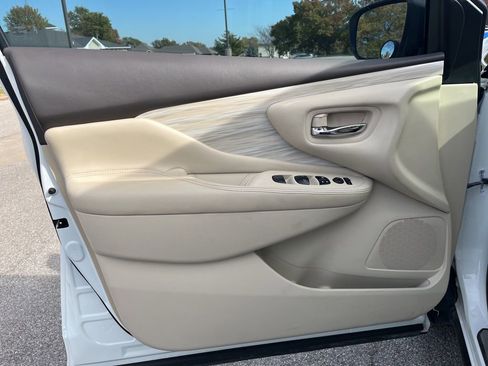 Used 2017 Nissan Murano SV image 27