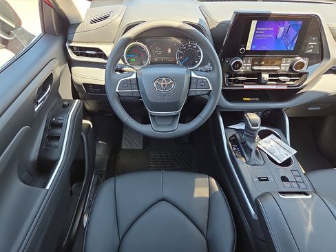 New 2026 Toyota Highlander XLE AWD/4WD image 9