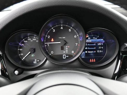 Certified 2026 Porsche Macan AWD/4WD image 19