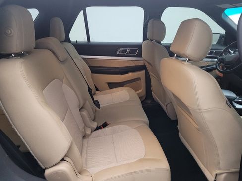 Used 2016 Ford Explorer XLT w/ Equipment Group 201A FWD image 19