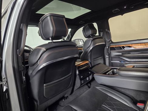 Used 2022 Jeep Grand Wagoneer Series III AWD/4WD image 26