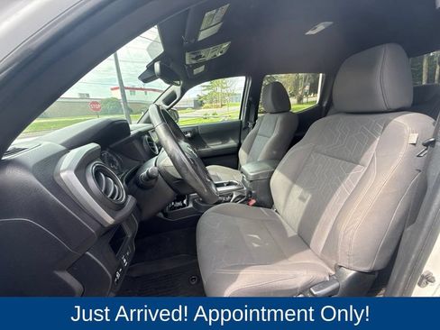 Used 2019 Toyota Tacoma TRD Off-Road AWD/4WD image 9