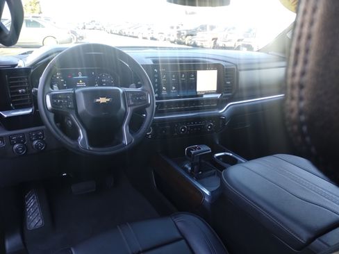 Used 2024 Chevrolet Silverado 1500 High Country image 17