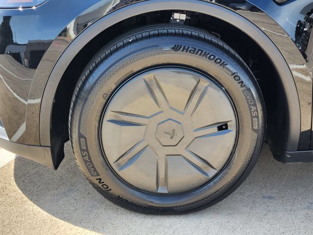 Used 2026 Tesla Model Y 2WD image 16