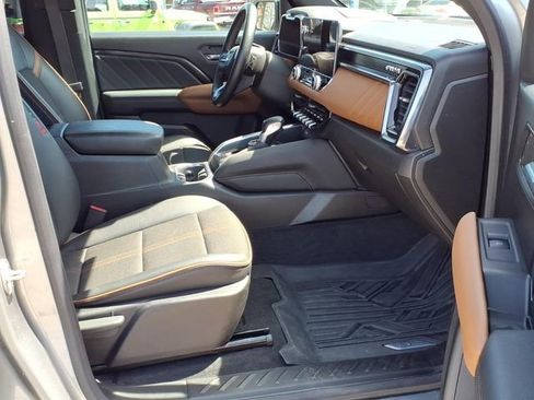 Used 2023 GMC Canyon AT4 w/ Technology Package image 6