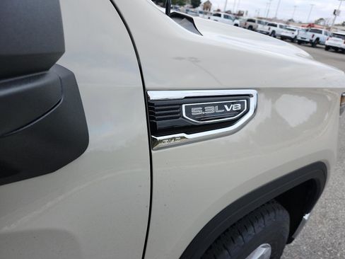 New 2026 GMC Sierra 1500 SLE image 7