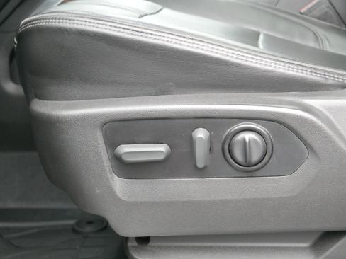 Used 2022 Chevrolet Silverado 1500 High Country w/ Technology Package image 15