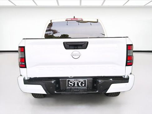 Used 2025 Nissan Frontier SV image 5