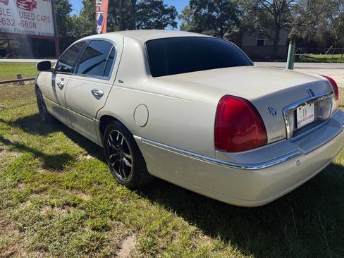 Used 2003 Lincoln Town Car Cartier image 3