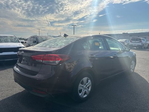 Used 2017 Kia Forte LX FWD image 2