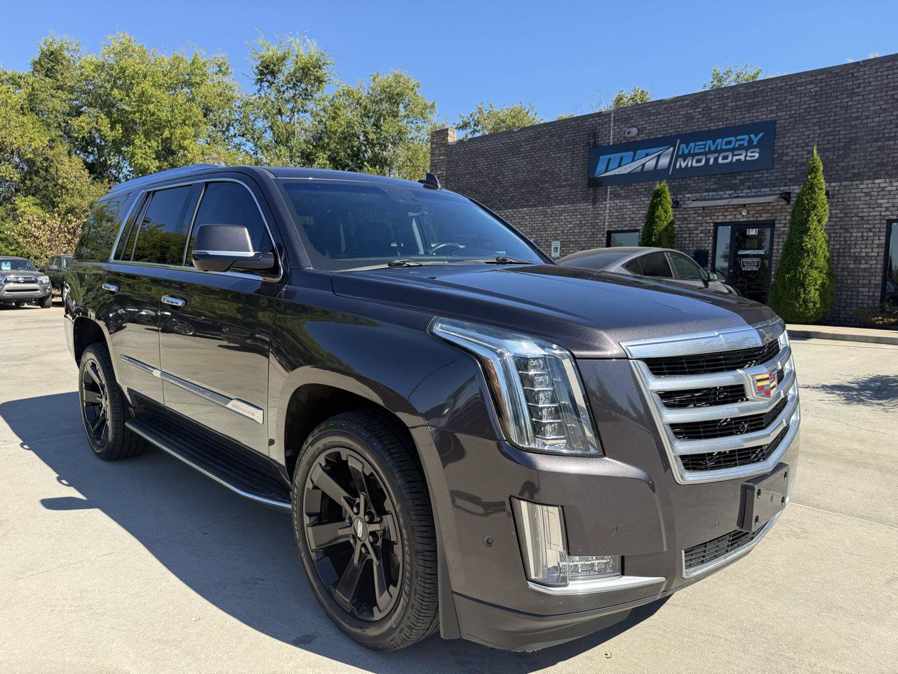 Used 2018 Cadillac Escalade Luxury RWD image 3