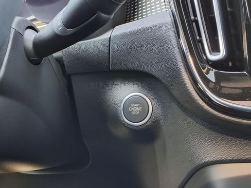 Certified 2023 Volvo XC40 B5 Plus w/ Climate Package image 27