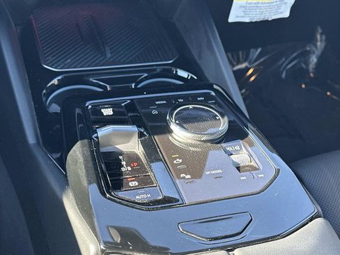 Used 2024 BMW 530i xDrive w/ Convenience Package image 25