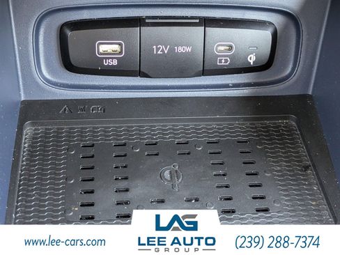 Used 2024 Hyundai Venue Limited image 24