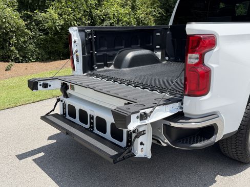 Used 2023 Chevrolet Silverado 1500 LTZ w/ LTZ Premium Package AWD/4WD image 10
