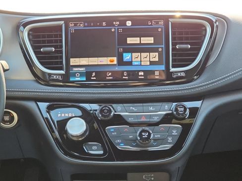 New 2027 Chrysler Pacifica Select FWD image 32