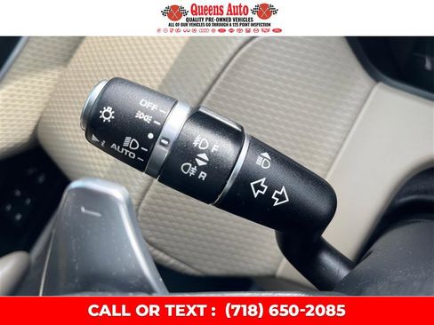 Used 2018 Land Rover Range Rover Velar R-Dynamic SE image 22