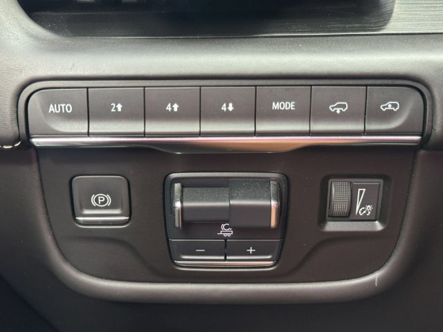 Used 2021 Cadillac Escalade Sport Platinum w/ LPO, ONYX Package AWD/4WD image 24
