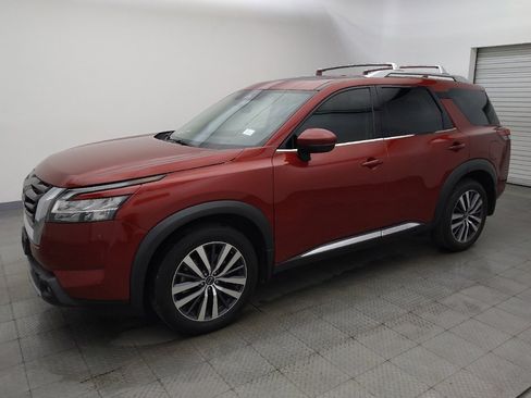 Used 2022 Nissan Pathfinder Platinum w/ Cargo Package FWD image 2