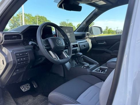 Used 2025 Toyota Tacoma TRD Sport AWD/4WD image 11
