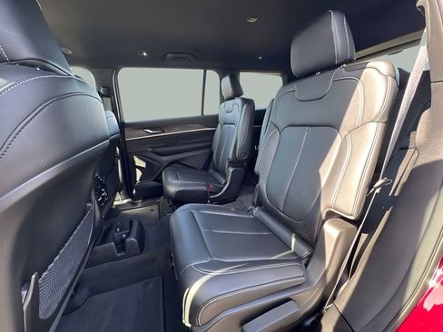 Used 2025 Jeep Grand Cherokee L Limited image 24