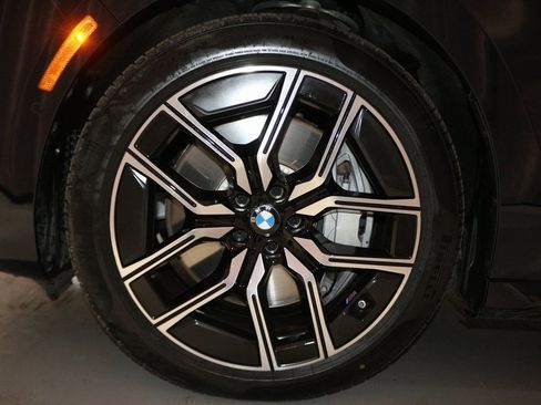 Used 2023 BMW 760i xDrive image 7