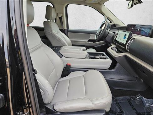 Used 2025 Ford Expedition Active RWD image 20