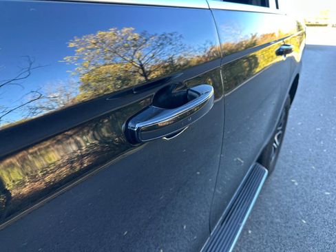 Used 2023 Ford Expedition Max XLT image 12