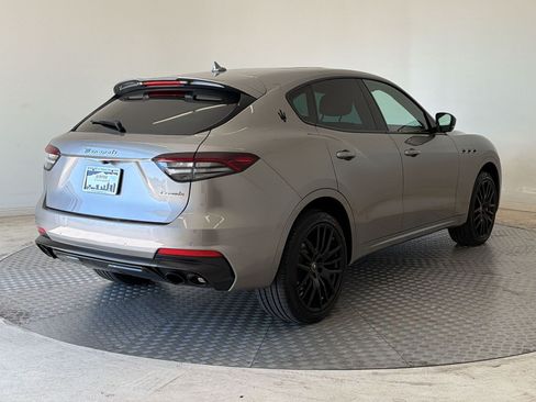 Used 2022 Maserati Levante Modena AWD/4WD image 9