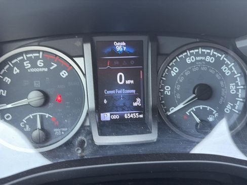 Used 2021 Toyota Tacoma TRD Off-Road w/ Technology Package AWD/4WD image 14