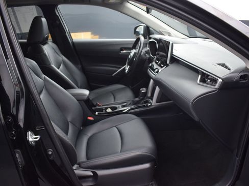 Used 2023 Toyota Corolla Cross XLE w/ Convenience Package AWD/4WD image 10