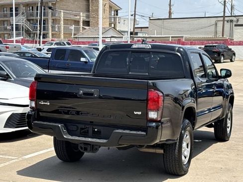 Used 2022 Toyota Tacoma SR AWD/4WD image 4