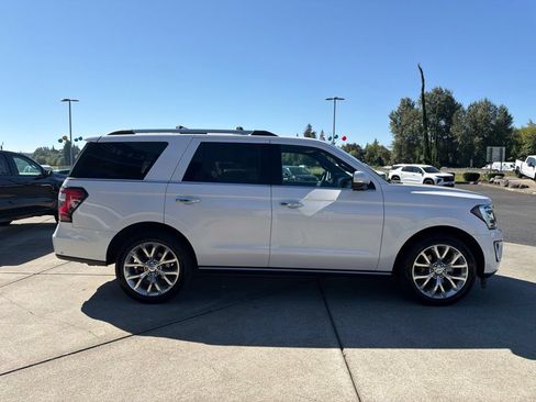 Used 2018 Ford Expedition Limited w/ Equipment Group 302A AWD/4WD image 7