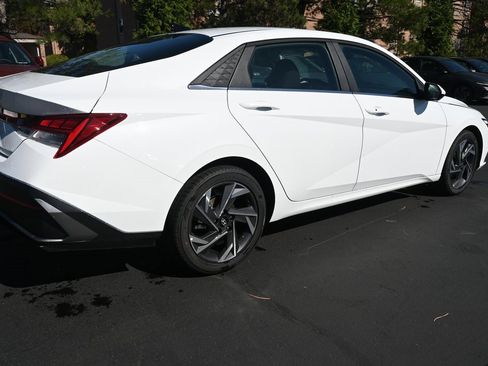 Used 2025 Hyundai Elantra SEL w/ Cargo Package image 8