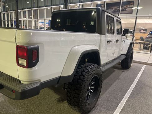 Used 2022 Jeep Gladiator Sport image 6